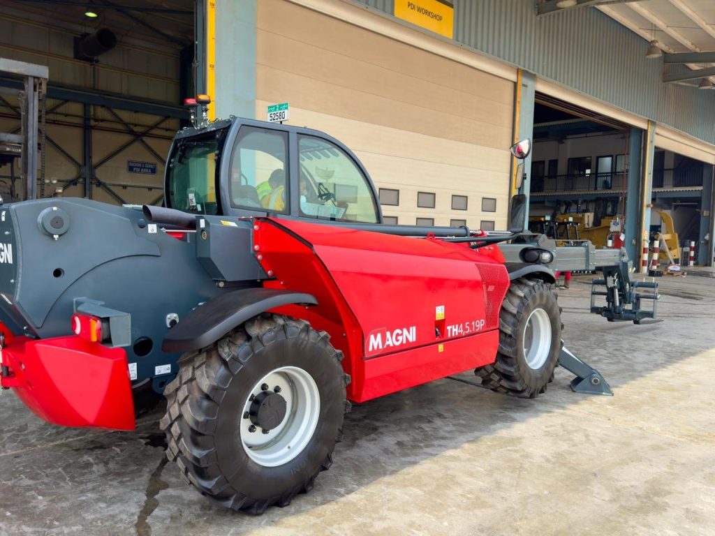 Backhoe Loaders & Telehandlers